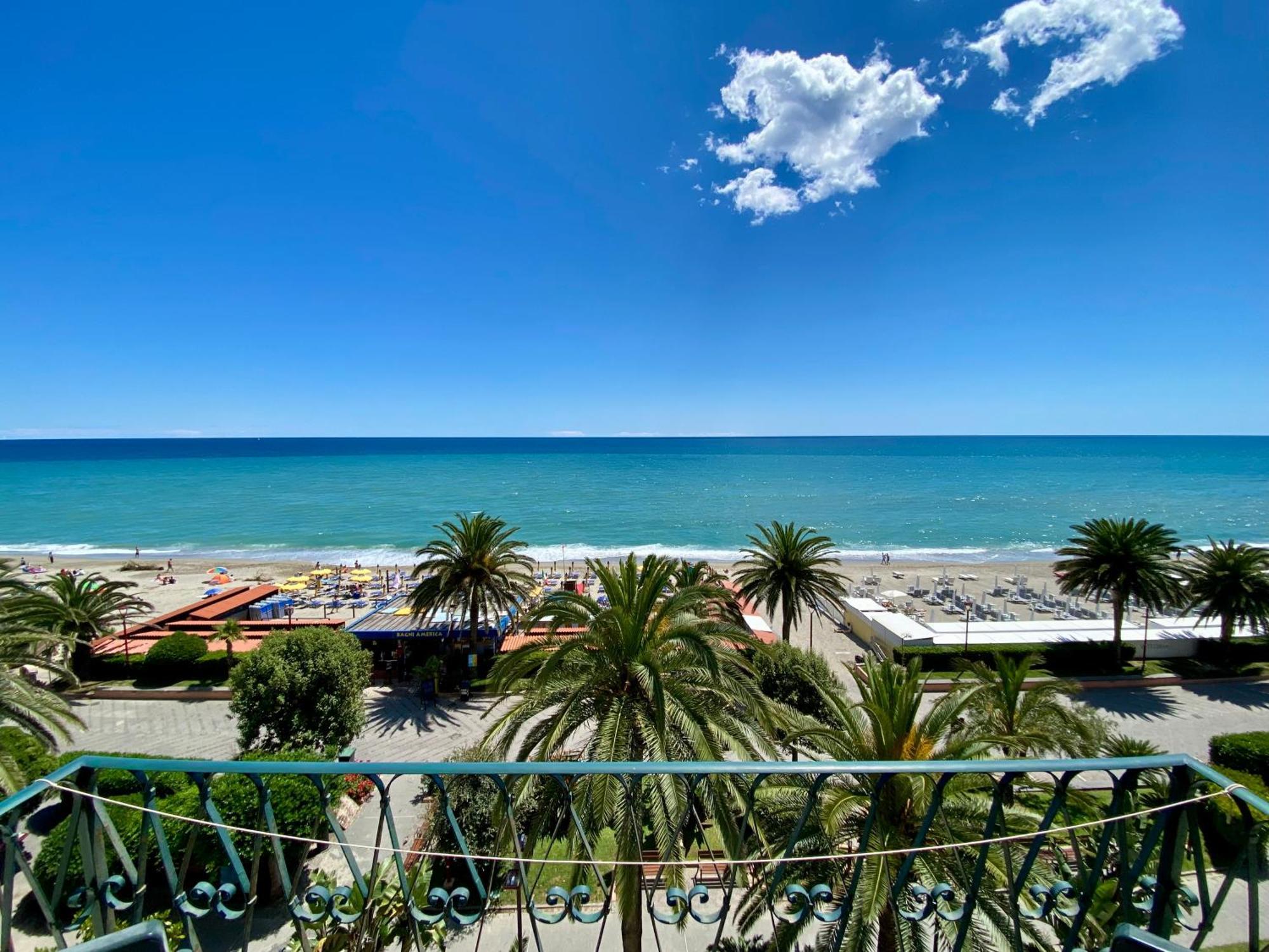 Hotel Gambone Finale Ligure Eksteriør billede