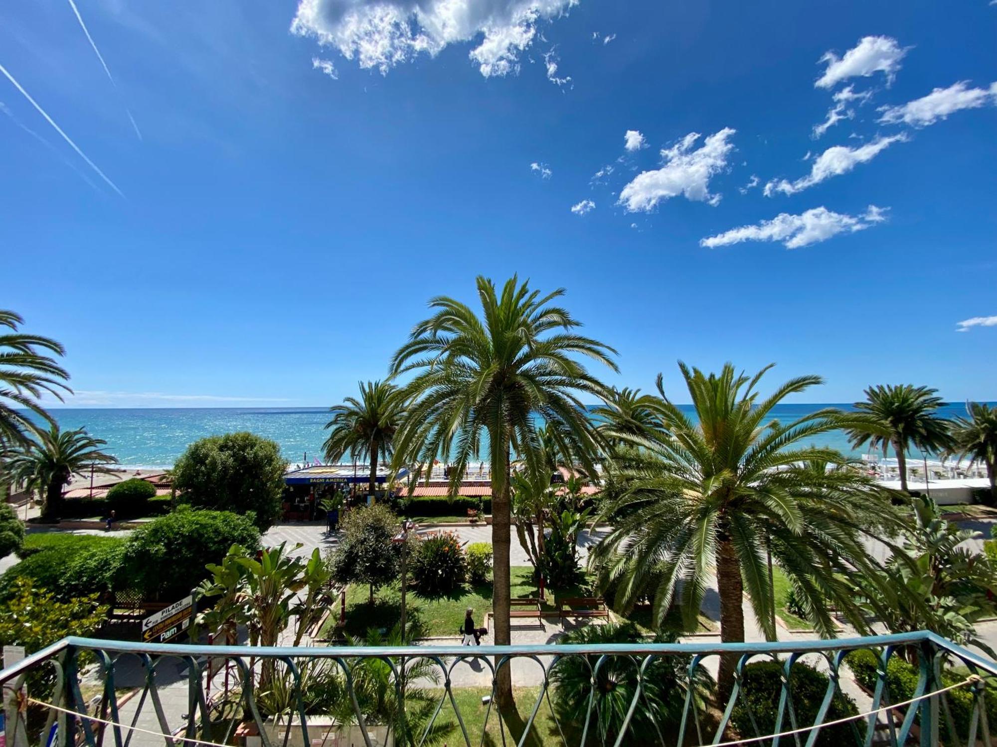 Hotel Gambone Finale Ligure Eksteriør billede