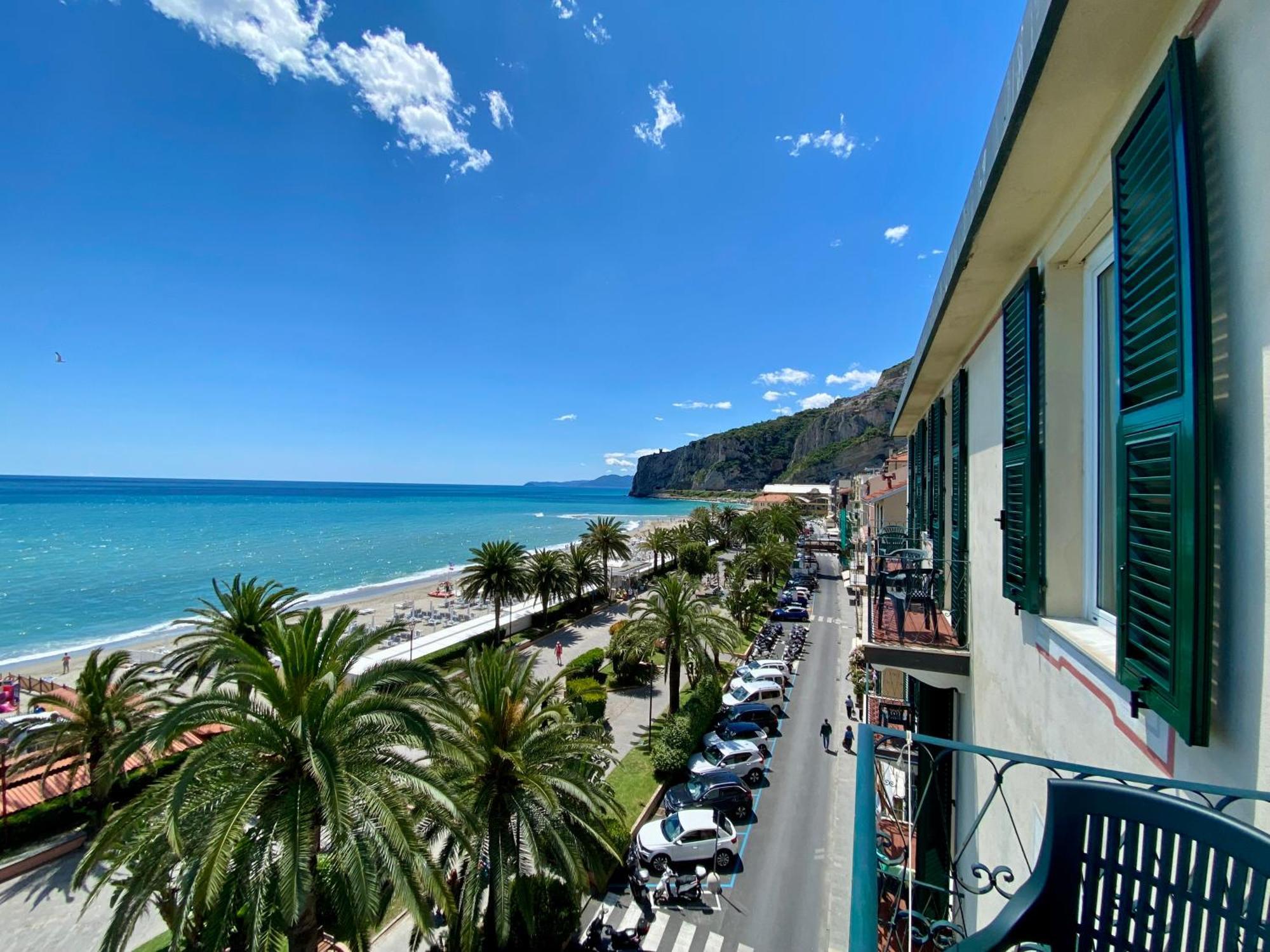 Hotel Gambone Finale Ligure Eksteriør billede