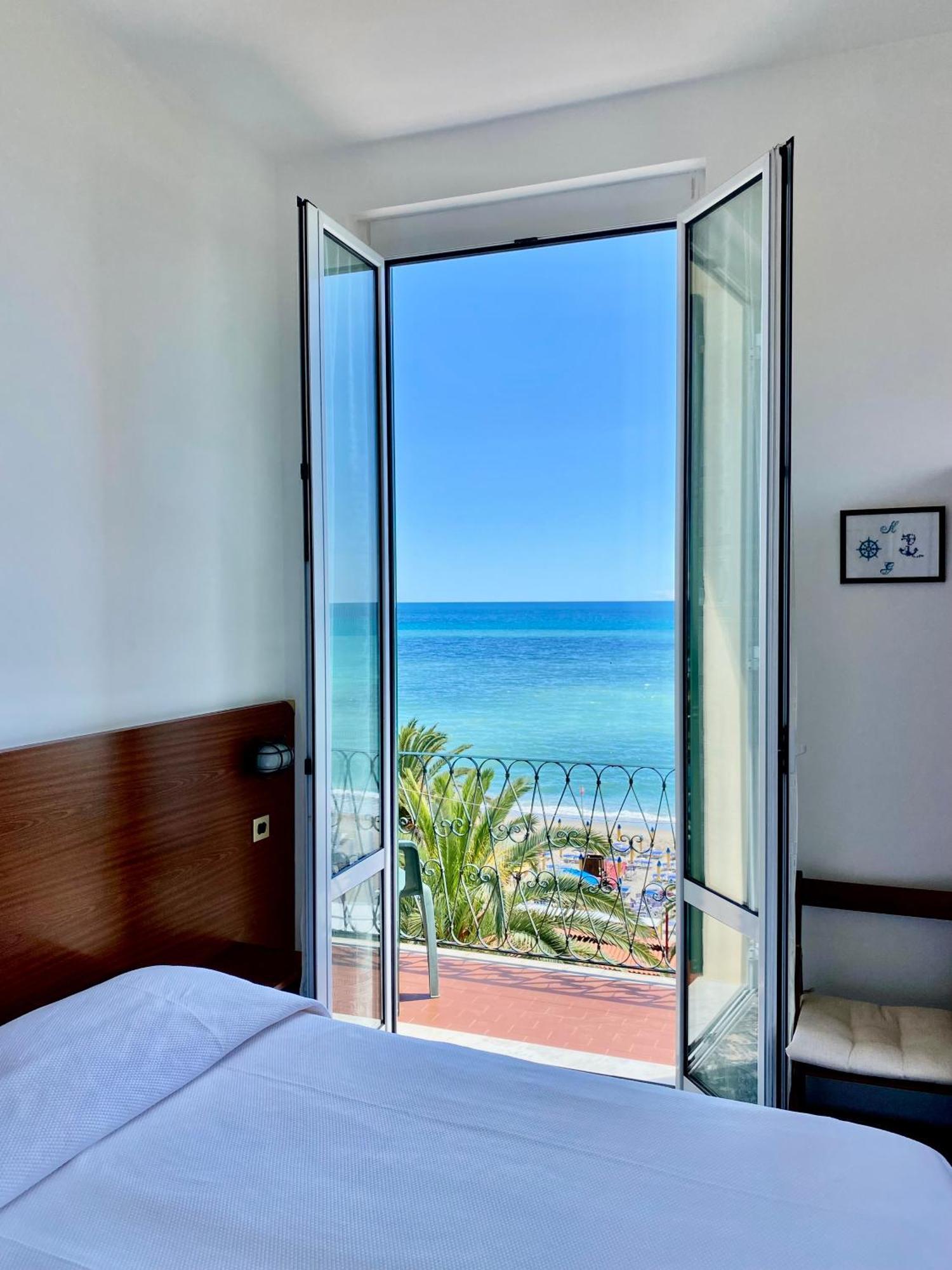 Hotel Gambone Finale Ligure Eksteriør billede